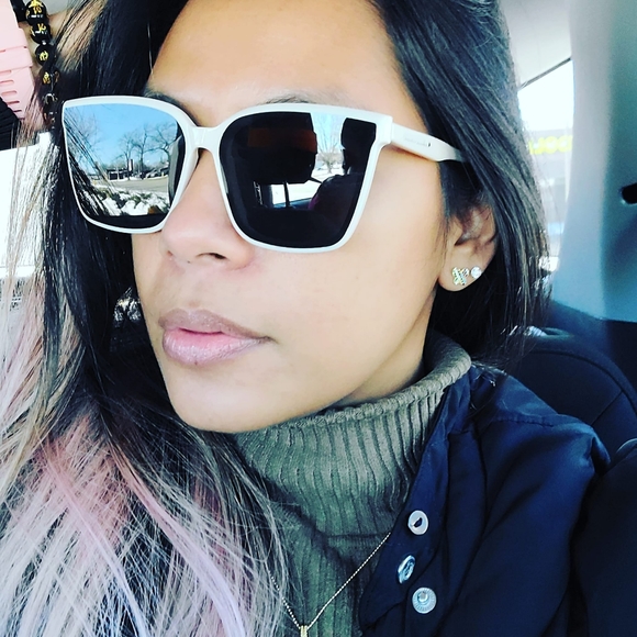 Meet your Posher, Genevieve - Picture 1 of 1